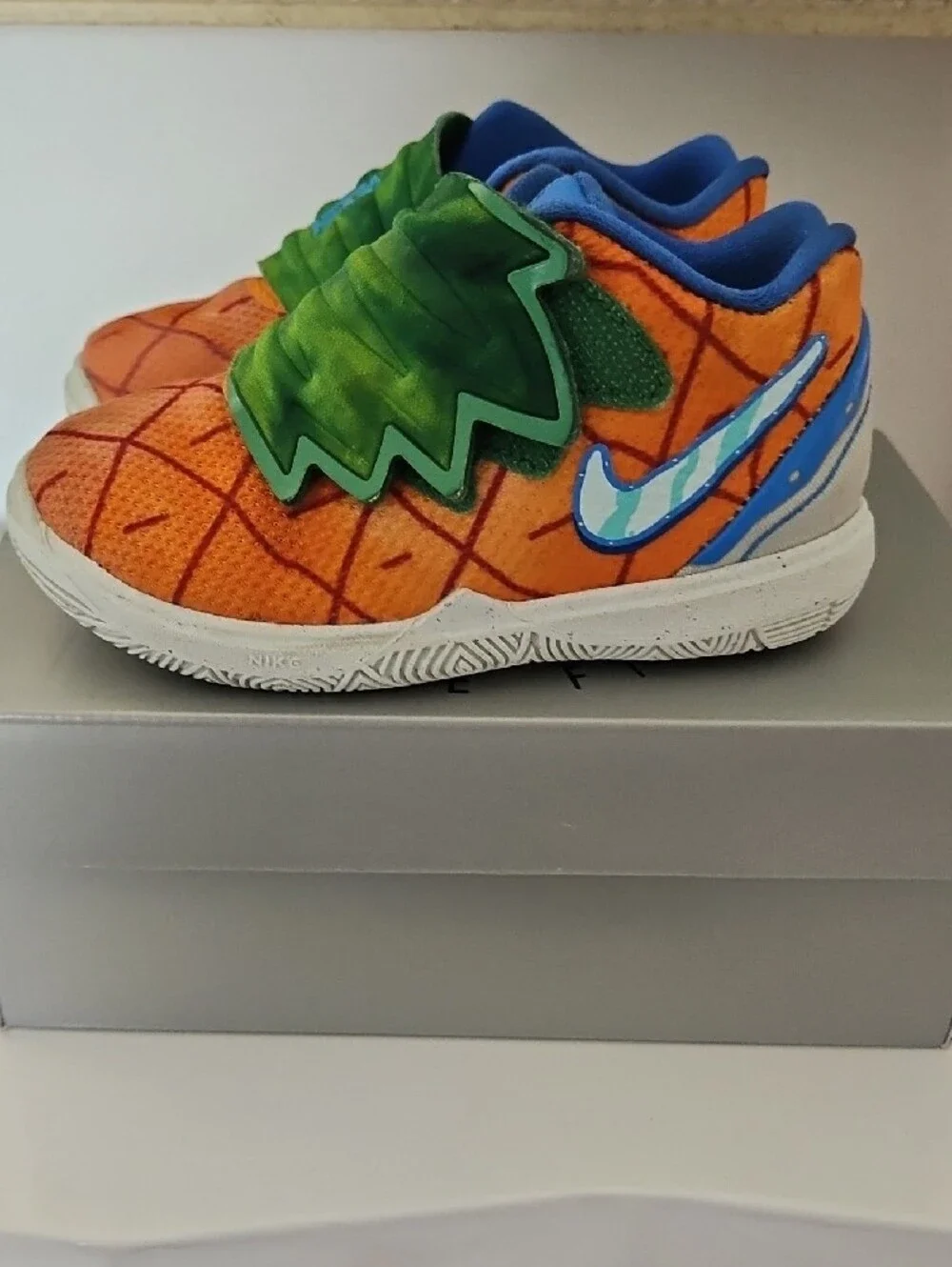 Nike playful pineapple